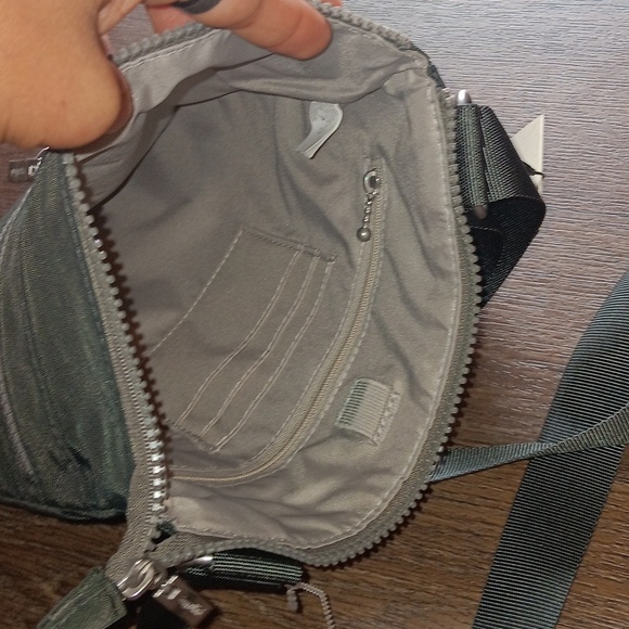 COPY - Baggallini 3 Zippered Gray Crossbody Adjustable Strap Tote Bag Purse 10"… - Picture 4 of 5